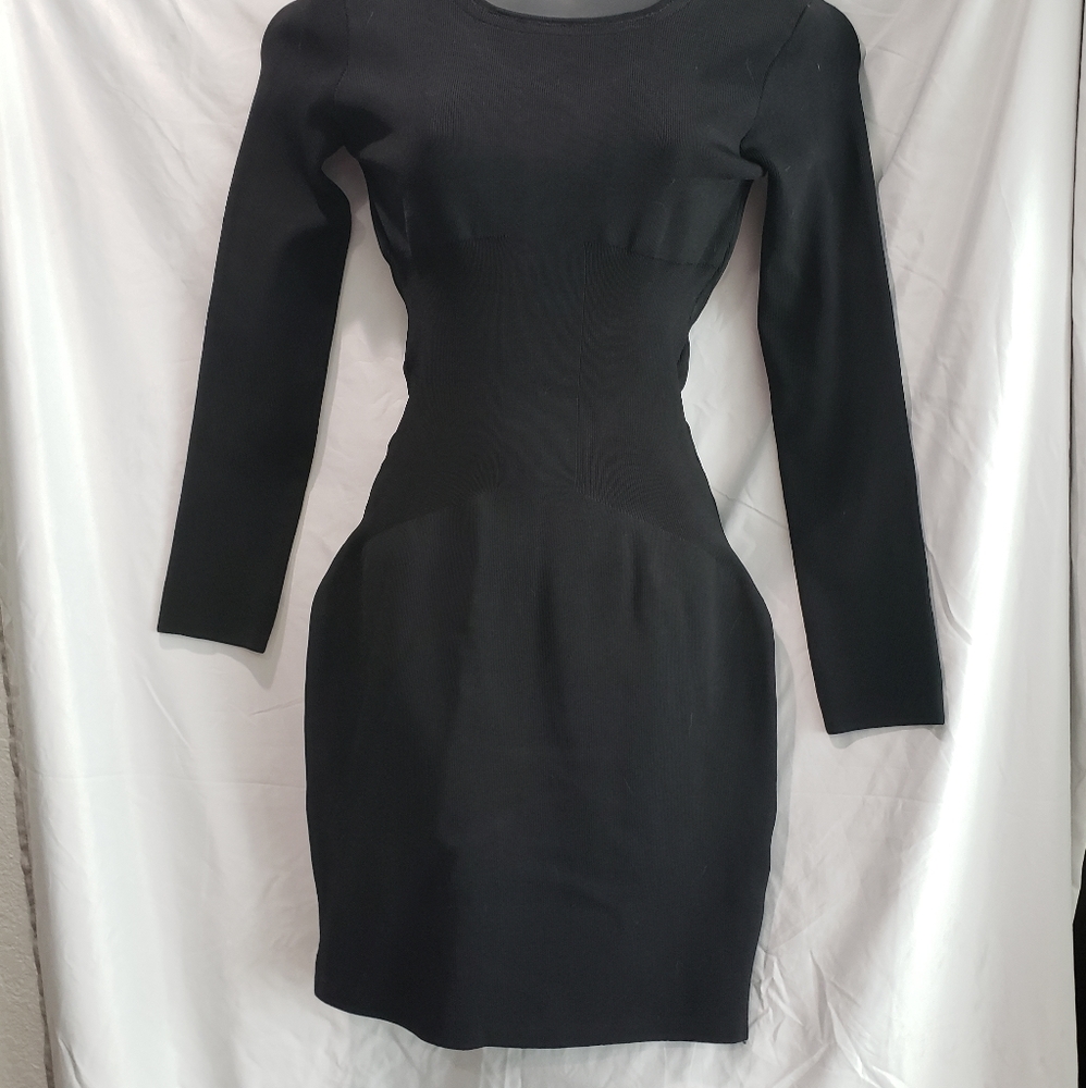 Mayren Lee Viray body con black dress.